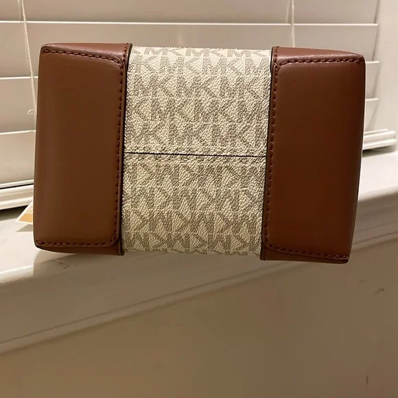 Michael Kors XS Suri Mini Bucket Crossbody Drawstring - Picture 2 of 9